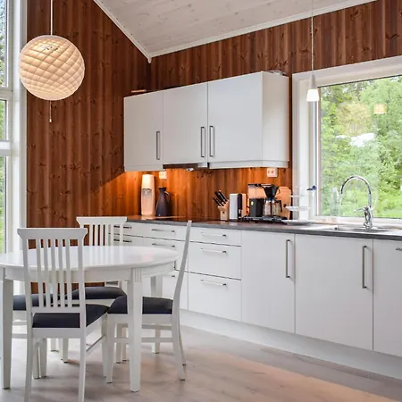 Cozy In Skollenborg With Kitchen Ferienhaus Lindaskroken